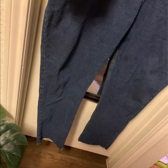 Prettylittlething PLUS Mid Blue Wash Denim Zip Front Jumpsuit - Picture 4 of 4